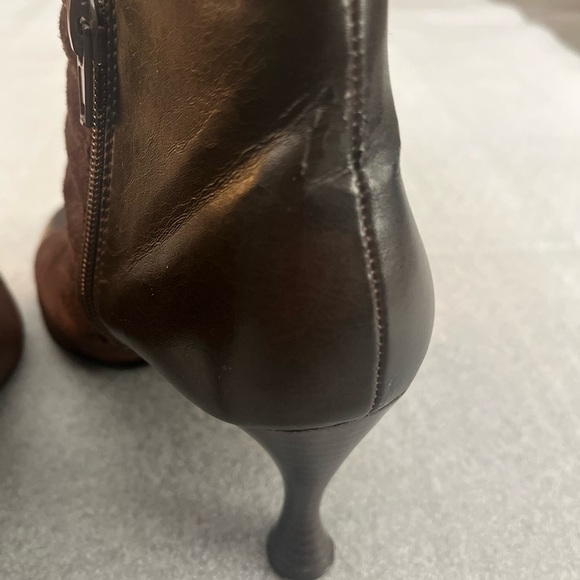 [37/6-6.5]MUDD Retro Brown Velvet Button Heel Ankle Boots - Picture 5 of 9